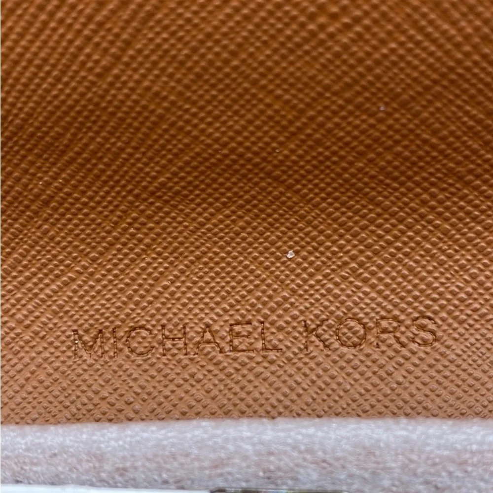 Michael Kors Trifold Wallet Luggage - Picture 2 of 9